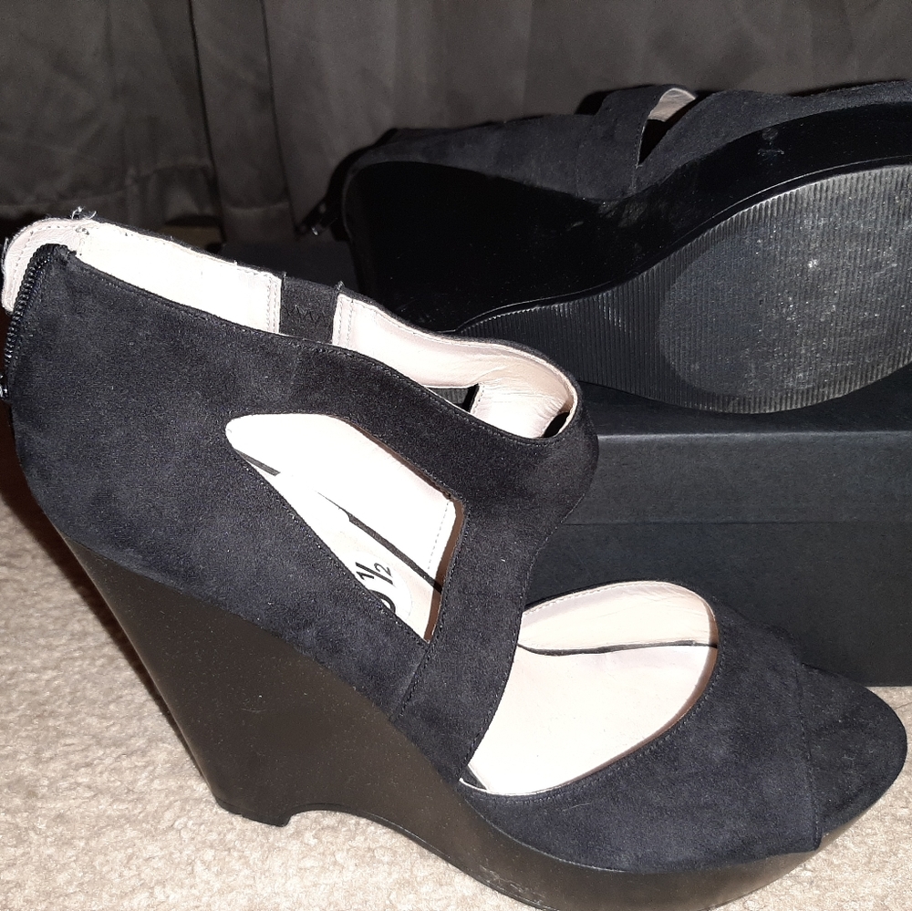 Shoes - Picture 2 of 4